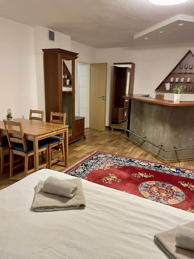 Apartman Lipa Микулов Екстериор снимка