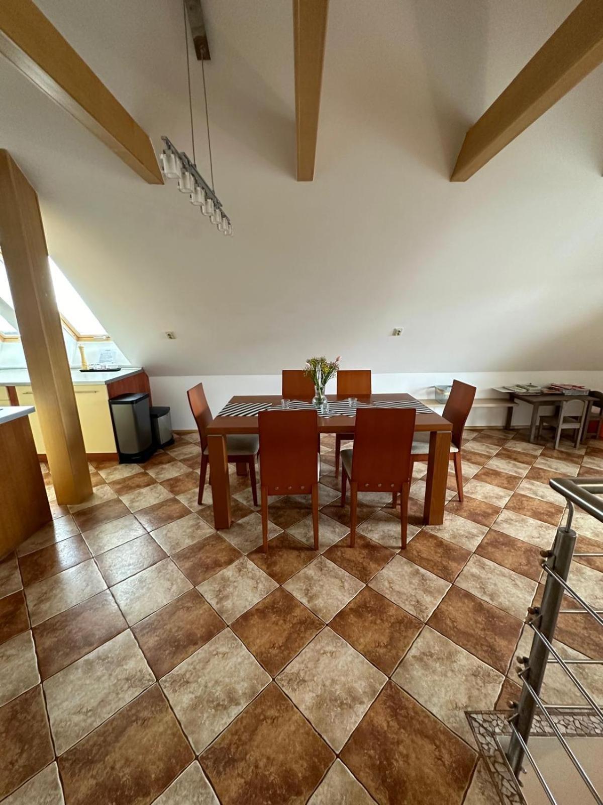 Apartman Lipa Микулов Екстериор снимка