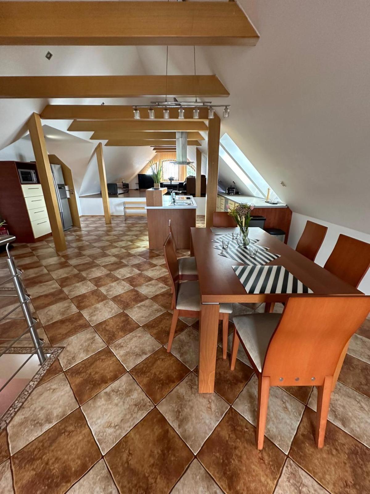 Apartman Lipa Микулов Екстериор снимка