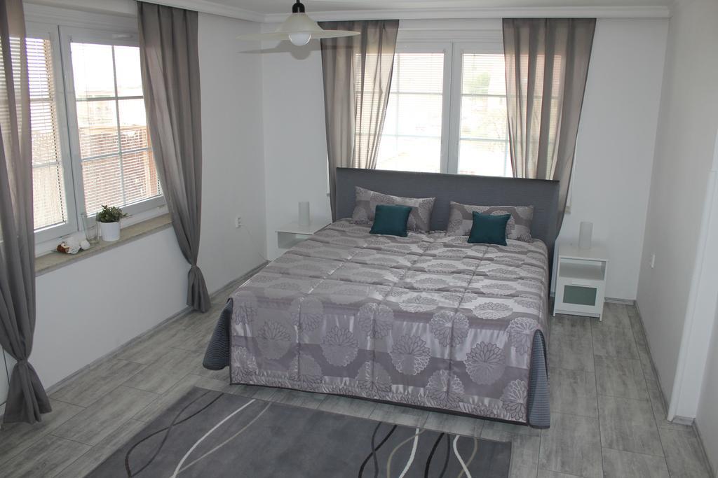Apartman Lipa Микулов Стая снимка