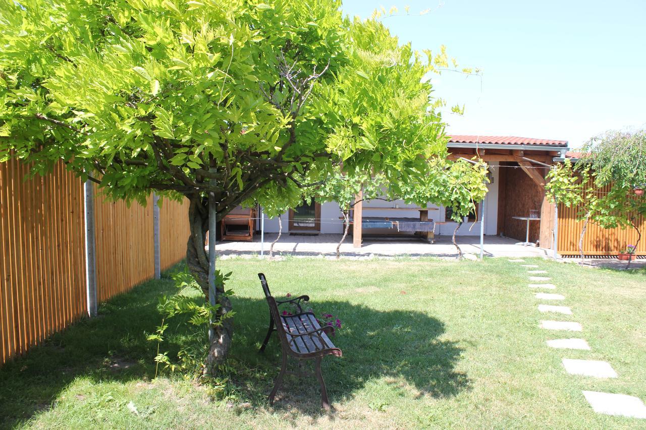 Apartman Lipa Микулов Екстериор снимка