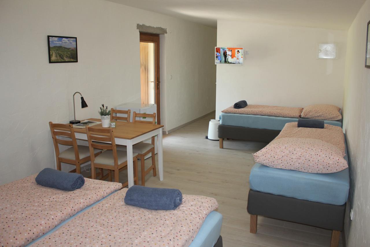 Apartman Lipa Микулов Екстериор снимка