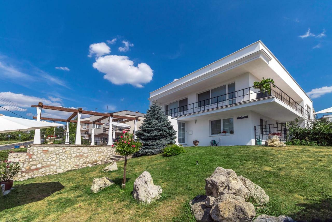 Apartman Lipa Микулов Екстериор снимка